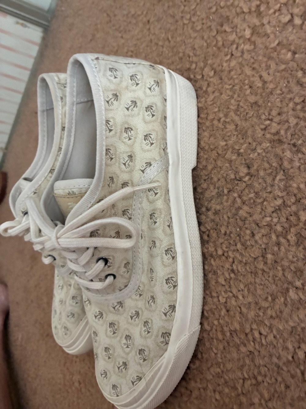 Tommy Bahama women’s Cream  and green Canvas Sneakers with Palm Motif - Picture 4 of 10